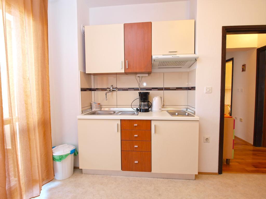 Apartment Family Friendly 946 Pula