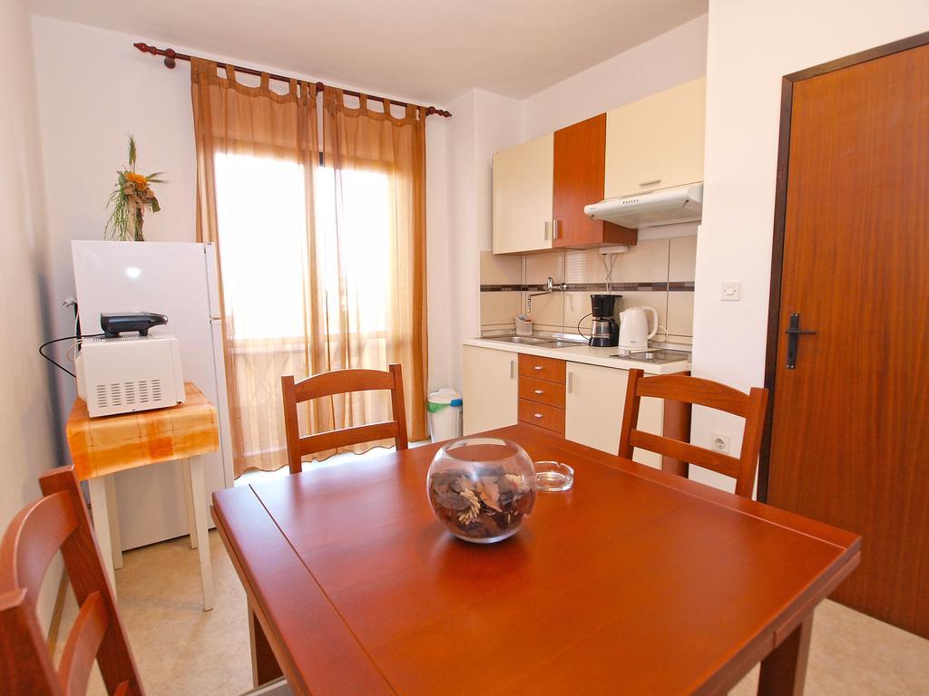 Family Friendly 946 Apartment Pula